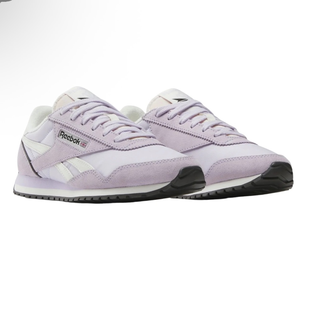 Nwt reebok Women's Lavender and White Sneakers